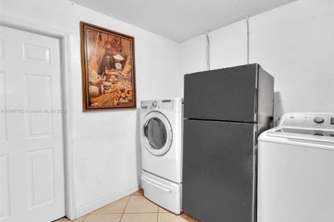 Casa en venta en Fort Lauderdale, Florida, 4 dormitorios № 1964271 - foto 20