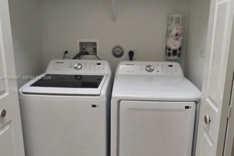 Townhouse in Tamarac, Florida 2 bedrooms, 100.06 sq.m. № 1996264 - photo 18