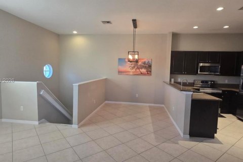 Townhouse in Tamarac, Florida 2 bedrooms, 100.06 sq.m. № 1996264 - photo 15