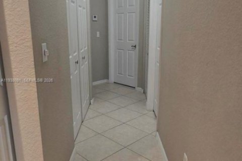 Townhouse in Tamarac, Florida 2 bedrooms, 100.06 sq.m. № 1996264 - photo 17