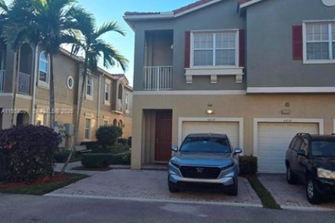 Townhouse in Tamarac, Florida 2 bedrooms, 100.06 sq.m. № 1996264 - photo 5
