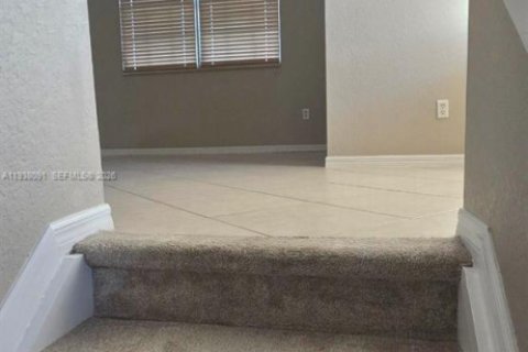 Townhouse in Tamarac, Florida 2 bedrooms, 100.06 sq.m. № 1996264 - photo 12