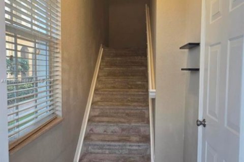 Townhouse in Tamarac, Florida 2 bedrooms, 100.06 sq.m. № 1996264 - photo 9