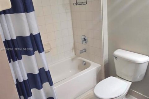 Townhouse in Tamarac, Florida 2 bedrooms, 100.06 sq.m. № 1996264 - photo 25