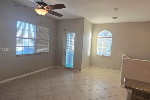 Townhouse in Tamarac, Florida 2 bedrooms, 100.06 sq.m. № 1996264 - photo 13