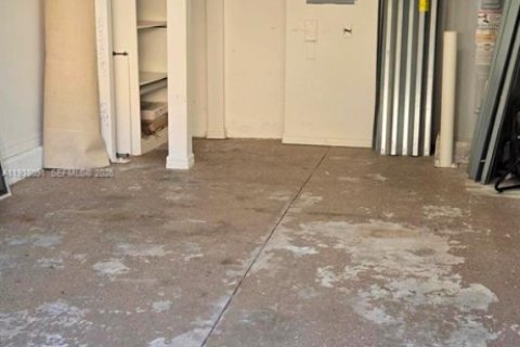 Townhouse in Tamarac, Florida 2 bedrooms, 100.06 sq.m. № 1996264 - photo 11