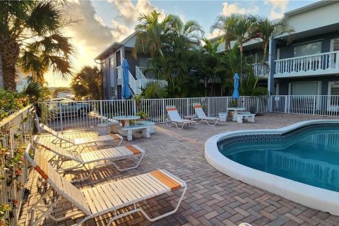 Кондоминиум с 1 спальней в Уилтон-Мэнорс, Флорида № 2025052