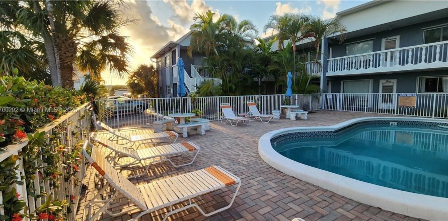 Кондоминиум с 1 спальней в Уилтон-Мэнорс, Флорида № 2025052