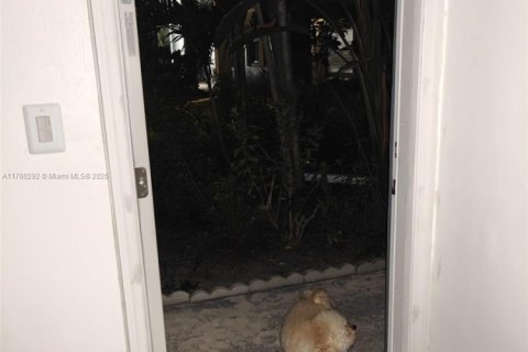 Купить кондоминиум в Уилтон-Мэнорс, Флорида 1 спальня, 62.24м2, № 2025052 - фото 13