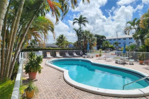 Купить кондоминиум в Уилтон-Мэнорс, Флорида 1 спальня, 62.24м2, № 2025052 - фото 2