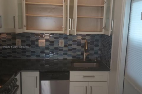 Купить кондоминиум в Уилтон-Мэнорс, Флорида 1 спальня, 62.24м2, № 2025052 - фото 15