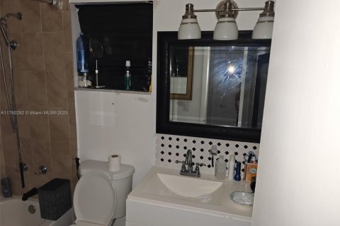 Купить кондоминиум в Уилтон-Мэнорс, Флорида 1 спальня, 62.24м2, № 2025052 - фото 14