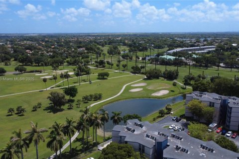 Condo in Hialeah, Florida, 1 bedroom  № 1980207 - photo 16