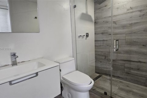 Condo in Hialeah, Florida, 1 bedroom  № 1980207 - photo 8