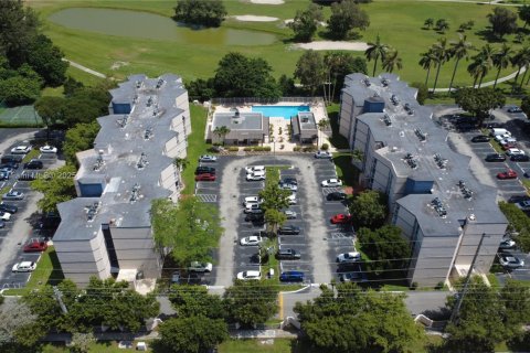 Condo in Hialeah, Florida, 1 bedroom  № 1980207 - photo 13