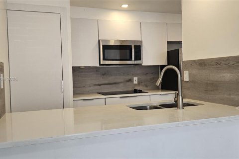 Condo in Hialeah, Florida, 1 bedroom  № 1980207 - photo 5