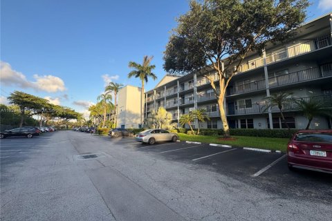 Condo in Pembroke Pines, Florida, 1 bedroom  № 1785868 - photo 17