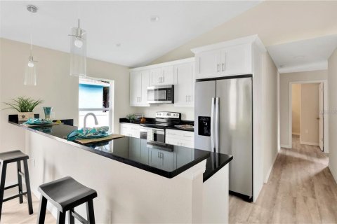 Villa ou maison à louer à Tampa, Floride: 3 chambres, 117.06 m2 № 2148589 - photo 7