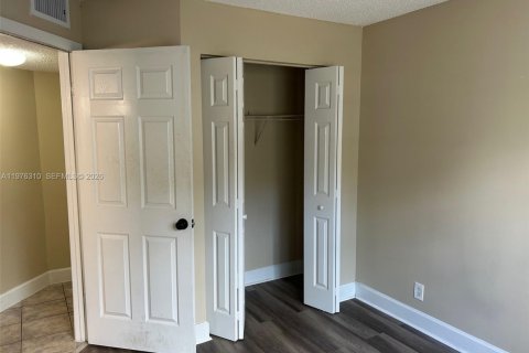 Copropriété à vendre à Pembroke Pines, Floride: 3 chambres, 104.52 m2 № 2040582 - photo 20