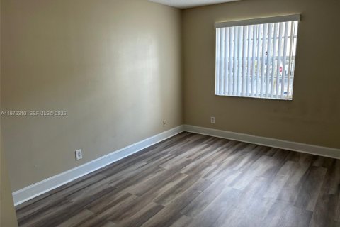 Copropriété à vendre à Pembroke Pines, Floride: 3 chambres, 104.52 m2 № 2040582 - photo 19