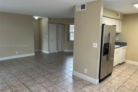 Copropriété à vendre à Pembroke Pines, Floride: 3 chambres, 104.52 m2 № 2040582 - photo 4