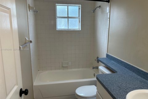 Copropriété à vendre à Pembroke Pines, Floride: 3 chambres, 104.52 m2 № 2040582 - photo 21