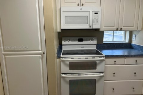 Copropriété à vendre à Pembroke Pines, Floride: 3 chambres, 104.52 m2 № 2040582 - photo 9