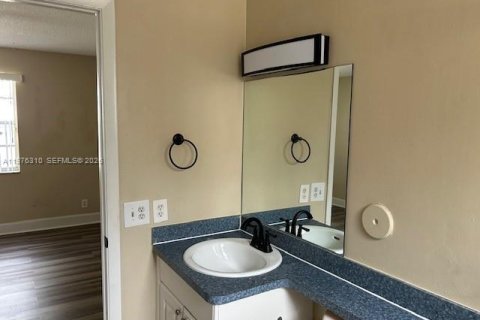 Copropriété à vendre à Pembroke Pines, Floride: 3 chambres, 104.52 m2 № 2040582 - photo 23