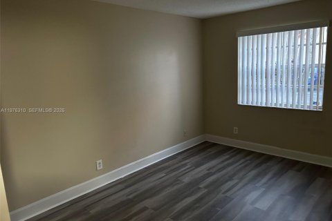 Copropriété à vendre à Pembroke Pines, Floride: 3 chambres, 104.52 m2 № 2040582 - photo 17