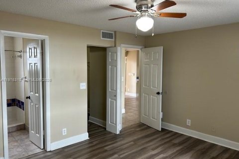 Copropriété à vendre à Pembroke Pines, Floride: 3 chambres, 104.52 m2 № 2040582 - photo 12