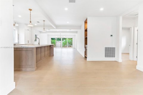 Casa en venta en Miami Beach, Florida, 3 dormitorios, 154.12 m2 № 1825589 - foto 17