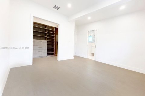 Casa en venta en Miami Beach, Florida, 3 dormitorios, 154.12 m2 № 1825589 - foto 29