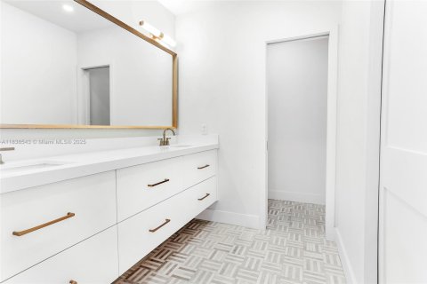 Casa en venta en Miami Beach, Florida, 3 dormitorios, 154.12 m2 № 1825589 - foto 20