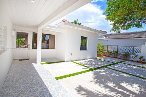 Casa en venta en Miami Beach, Florida, 3 dormitorios, 154.12 m2 № 1825589 - foto 3