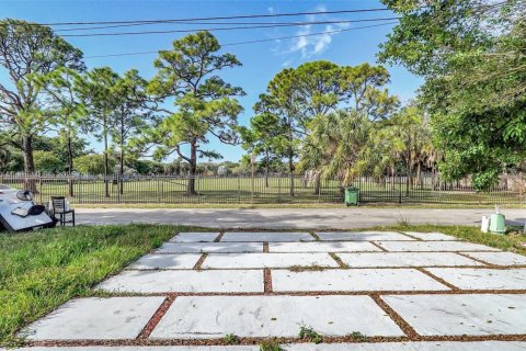 House in Fort Lauderdale, Florida 3 bedrooms, 84.73 sq.m. № 1938118 - photo 24