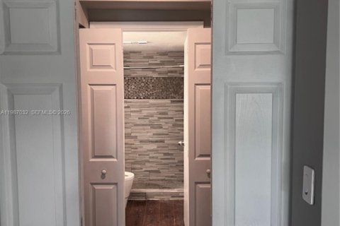 Condo in Hollywood, Florida, 2 bedrooms  № 2050430 - photo 10