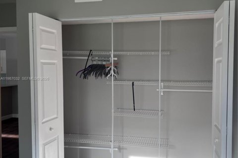 Condo in Hollywood, Florida, 2 bedrooms  № 2050430 - photo 5