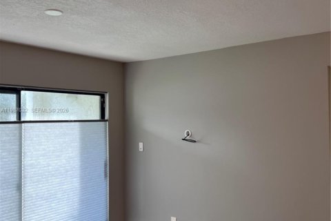 Condo in Hollywood, Florida, 2 bedrooms  № 2050430 - photo 8