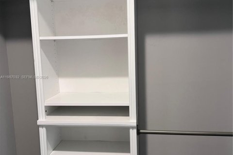 Condo in Hollywood, Florida, 2 bedrooms  № 2050430 - photo 9