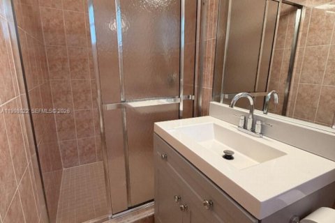 Villa ou maison à vendre à Miami, Floride: 4 chambres, 172.05 m2 № 2065026 - photo 11