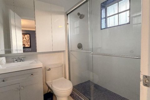 Villa ou maison à vendre à Miami, Floride: 4 chambres, 172.05 m2 № 2065026 - photo 15