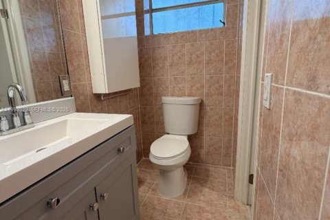 Villa ou maison à vendre à Miami, Floride: 4 chambres, 172.05 m2 № 2065026 - photo 12