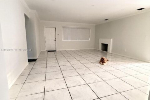 Villa ou maison à vendre à Miami, Floride: 4 chambres, 172.05 m2 № 2065026 - photo 6