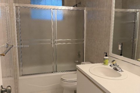 Villa ou maison à vendre à Miami, Floride: 4 chambres, 172.05 m2 № 2065026 - photo 13