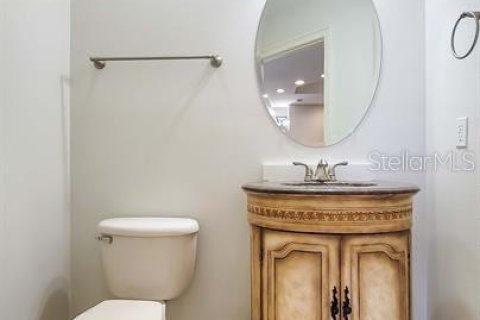 Condo in Saint Petersburg, Florida, 2 bedrooms  № 1909145 - photo 12