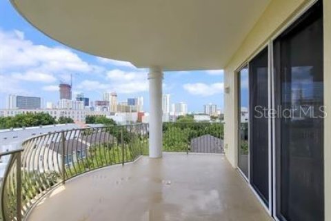Condo in Saint Petersburg, Florida, 2 bedrooms  № 1909145 - photo 11