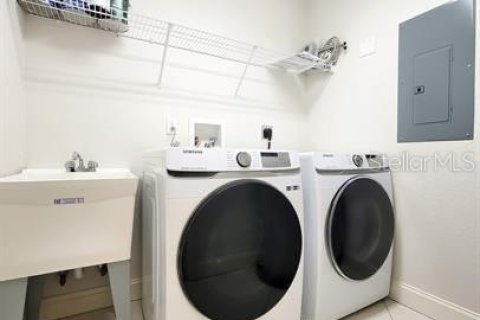 Condo in Saint Petersburg, Florida, 2 bedrooms  № 1909145 - photo 18