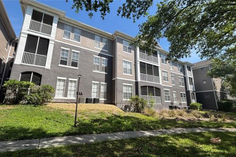 Condo in Tampa, Florida, 2 bedrooms  № 1875868 - photo 1