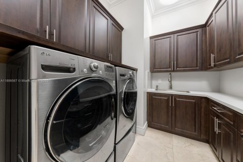 Casa en venta en Coral Gables, Florida, 6 dormitorios, 494.8 m2 № 1950869 - foto 23