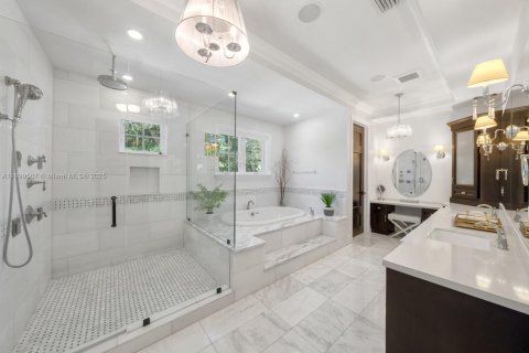 Casa en venta en Coral Gables, Florida, 6 dormitorios, 494.8 m2 № 1950869 - foto 14